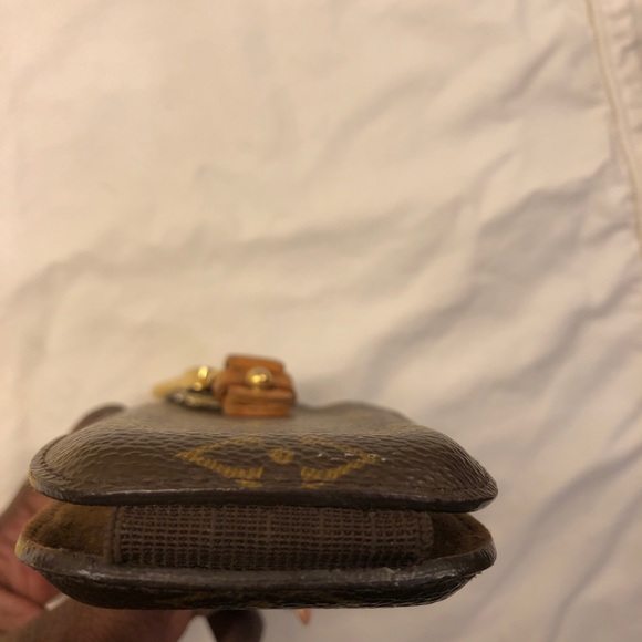 Louis Vuitton small phone, case worn for 4 yrs used to fit a flip phone. 🤦🏿♀️ - Picture 6 of 10